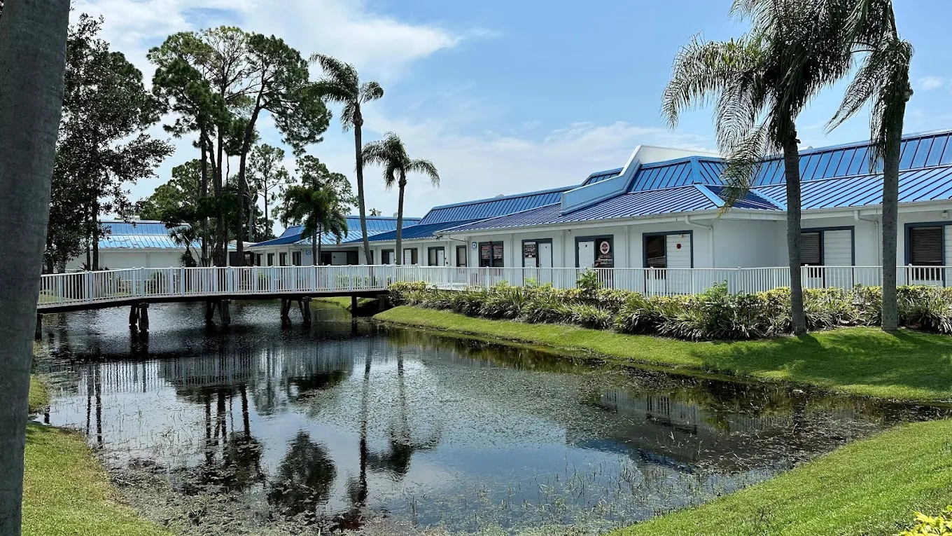 Exterior view of the Platinum Healthcare Sarasota office